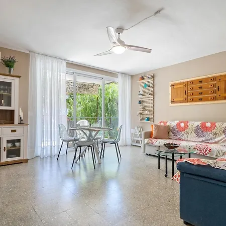 Apartment And Pool Cambrils