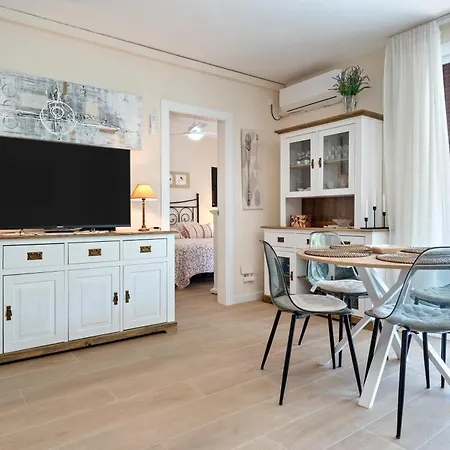 And Pool Apartment