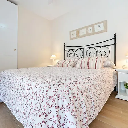 Apartment And Pool Cambrils