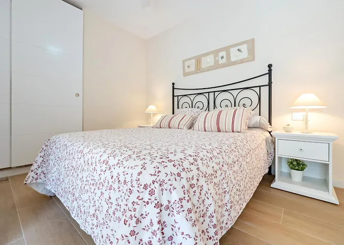 Daire And Pool Cambrils