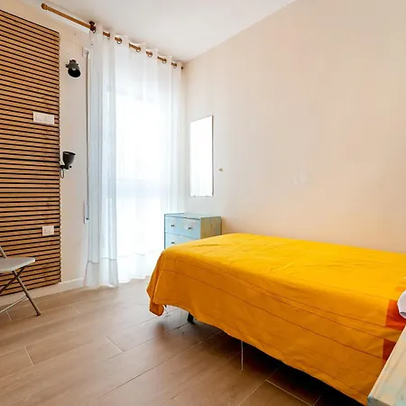 And Pool Apartman Cambrils